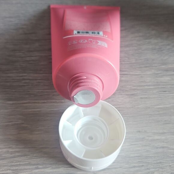 OLE HENRIKSEN Strawberry Lemonade Smoothing Scrub 3 Oz MSRP $35 NEW - Picture 5 of 6